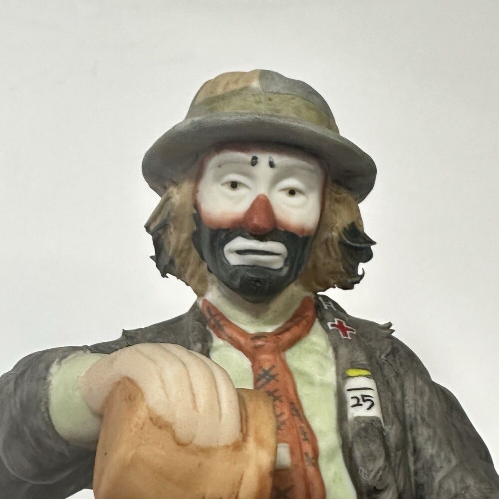 8" Flambro Emmett Kelly Jr. Porcelain Clown Figurine "Dinner Time With Beans"